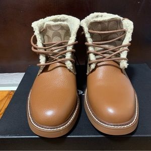 NIB Coach Men Sig Sher Shrt Hiker Size 8 Color Brown